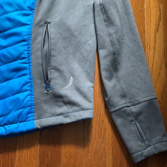 Woman’s Exertek Jacket - Picture 3 of 9